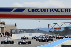 Старт. Лидирует Константин Терещенко, Campos Racing