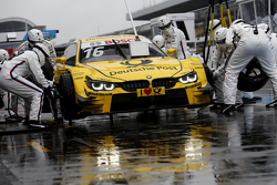 Arrêt aux stands pour Timo Glock, BMW Team MTEK BMW M3 DTM