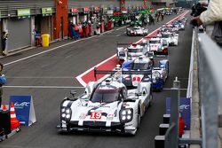 #19 Porsche Team 919 Hybrid Nico Hulkenberg, Earl Bamber, Nick Tandy and #1 Toyota Racing TS040 Hybrid: Anthony Davidson, Sébastien Buemi, Kazuki Nakajima and #7 Audi Sport Team Joest R18 e-tron quattro: Marcel Fassler, Andre Lotterer, Benoit Tréluyer