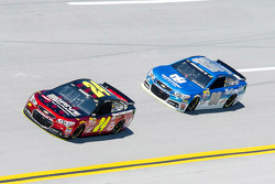 Jeff Gordon, Hendrick Motorsports Chevrolet and Dale Earnhardt Jr., Hendrick Motorsports Chevrolet