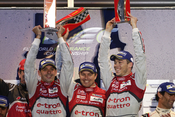 Podium: Benoit Tréluyer, Andre Lotterer, Marcel Fassler, Audi Sport Team Joest