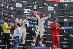 Podium carrera 2: primer lugar, Stefano Comini, SEAT Leon, Target Competition, segundo lugar, Michel