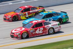 Kyle Larson, Ganassi Racing Chevrolet, Aric Almirola, Richard Petty Motorsports Ford and Jamie McMurray, Chip Ganassi Racing Chevrolet