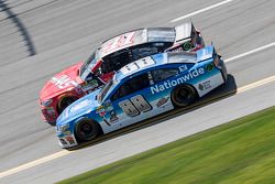 Kurt Busch, Stewart-Haas Racing Chevrolet and Dale Earnhardt Jr., Hendrick Motorsports Chevrolet