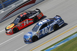 Tony Stewart, Stewart Haas Racing Chevrolet and Jimmie Johnson, Hendrick Motorsports Chevrolet