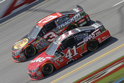 Austin Dillon, Richard Childress Racing Chevrolet et Kurt Busch, Stewart-Haas Racing Chevrolet