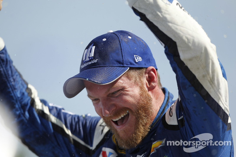 Dale Earnhardt Jr., Hendrick Motorsports kutlama