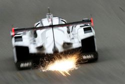 #19 Porsche Team Porsche 919 Hybrid: Nico Hulkenberg, Earl Bamber, Nick Tandy