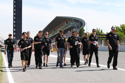 Romain Grosjean, Lotus F1 Team, Pastor Maldonado, Lotus F1 Team y Jolyon Palmer, piloto de pruebas y