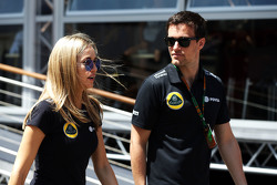(De izquierda a derecha): Carmen Jorda, piloto Lotus F1 Equipo de Desarrollo con Jolyon Palmer, pilo
