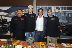 (De izquierda a derecha): Chef Rubén Boldo Villegas, Nico Hulkenberg y Sergio Pérez Sahara Force India F1 y Rodrigo Sanchez Subdirector de Mercadotecnia del Gran Premio De México, cocinan comida mexicana en el motorhome del equipo