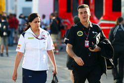 (De izquierda a derecha): Monisha Kaltenborn, director del equipo Sauber con Federico Gastaldi, Lotu