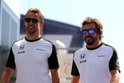 Дженсон Баттон, McLaren Honda и Фернандо Алонсо, McLaren Honda