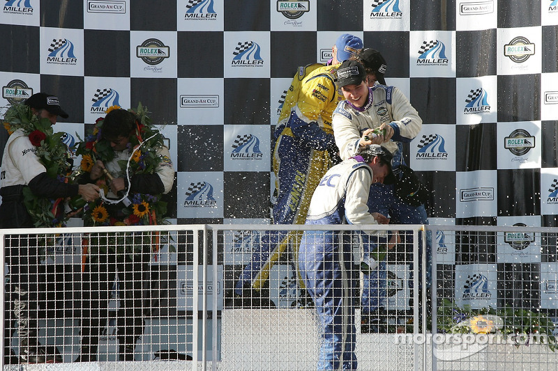 Podium GS : célébration au champagne