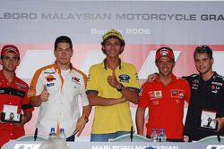 Conférence de presse : le poleman Valentino Rossi avec Nicky Hayden, Loris Capirossi, le poleman des 250cc Hector Barbera et le poleman des 125cc Alvaro Bautista