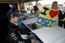 Casey Stoner en session d'autographes