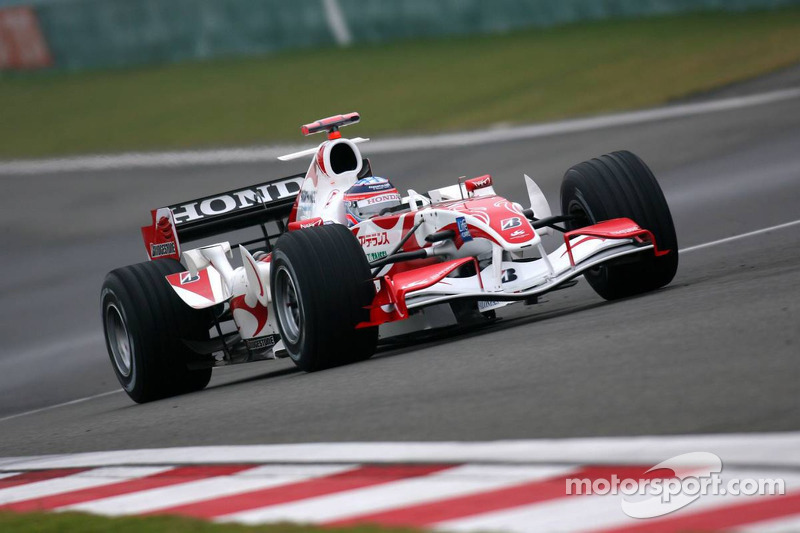 Takuma Sato, tur yerken ortalığı karıştırıyor