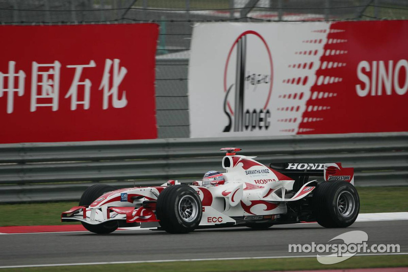 Для нынешней звезды IndyCar Такумы Сато, который в ту пору выступал за команду Super Aguri, уик-энд начался с плохих новостей: еще до начала первых тренировок команда вынуждена была заменить на машине японца мотор, что привело к штрафу в десять позиций на старте.