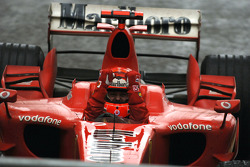 Racewinnaar Michael Schumacher viert feest
