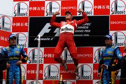 Podium: le vainqueur Michael Schumacher avec Fernando Alonso et Giancarlo Fisichella