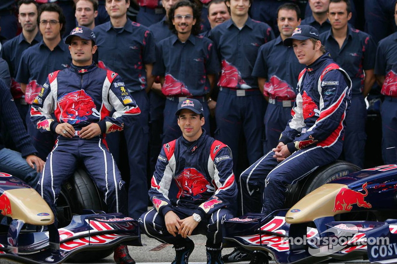 Em 2006, na primeira temporada da Toro Rosso na F1, Liuzzi fez dupla com o norte-americano Scott Speed (direita). Na Red Bull, Coulthard seguiu tendo Klien como parceiro, mas o austríaco foi substituído pelo holandês Robert Doornbos a quatro provas do fim do ano.