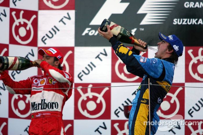 Podio: champagne para Fernando Alonso y Felipe Massa