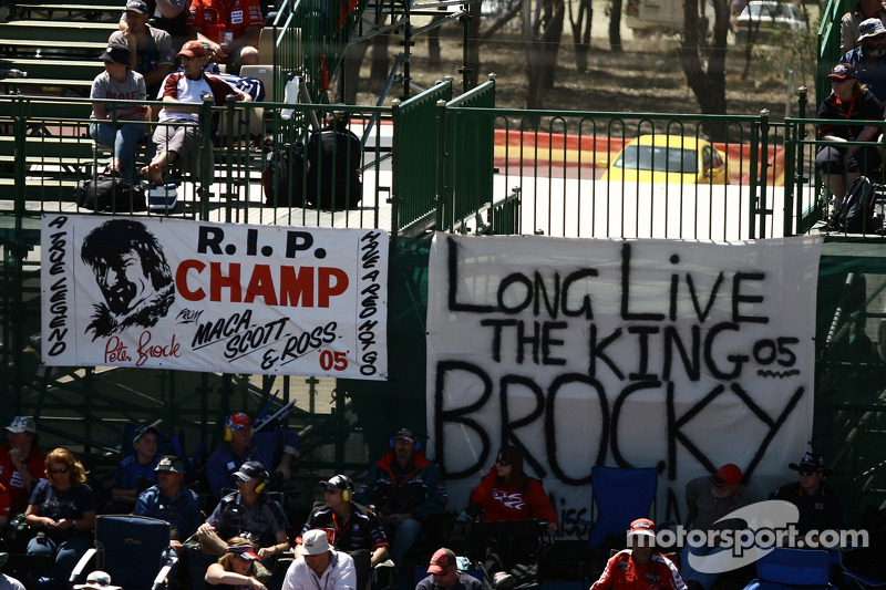 The fans pay tribute