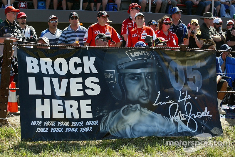 The fans pay tribute