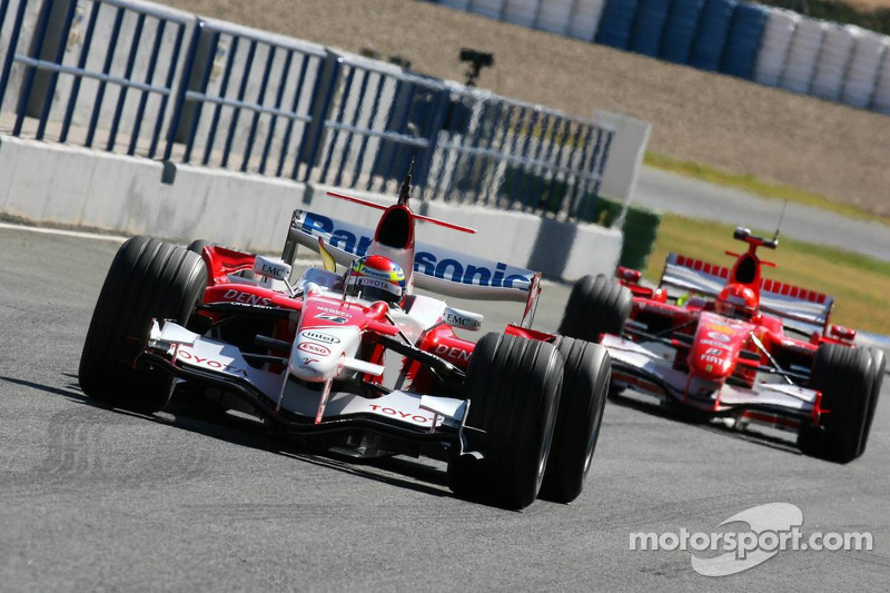2006: Ricardo Zonta, Toyota TF106, e Michael Schumacher, Ferrari