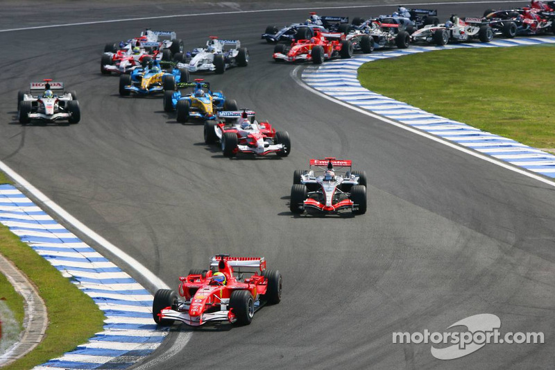 Start: Felipe Massa leads Kimi Raikkonen, Jarno Trulli and Fernando Alonso