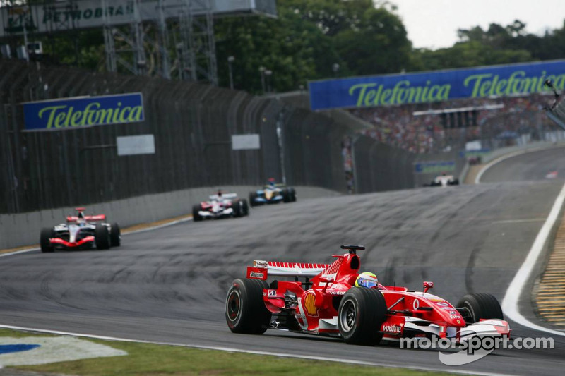 Felipe Massa devant Kimi Räikkönen