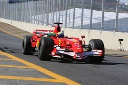 Ganador de la carrera Felipe Massa celebra