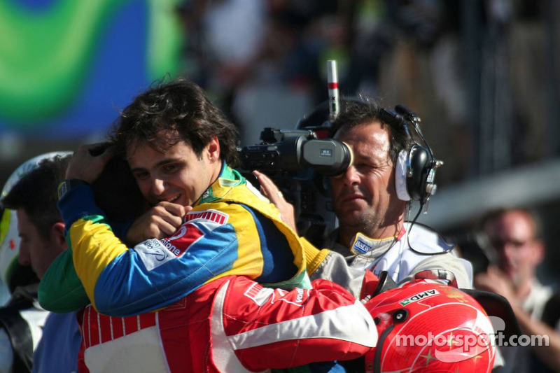 Schumacher mit Rennsieger Felipe Massa