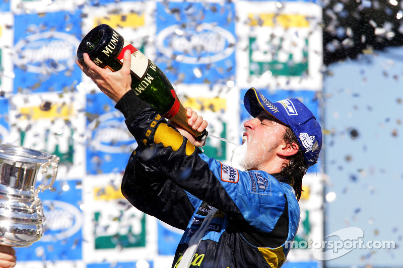 Podium: champagne for Fernando Alonso