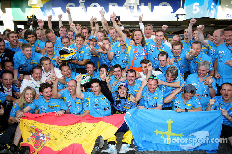 2006 F1 World Champion Fernando Alonso celebrates with Renault F1 team members