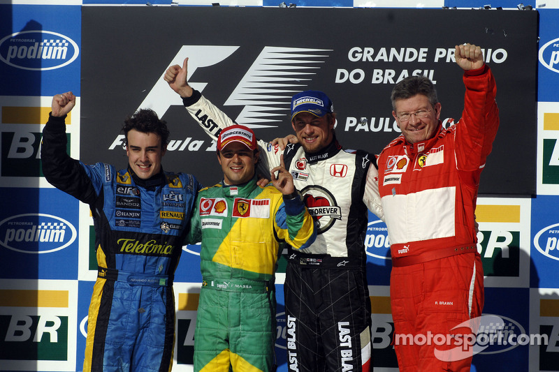 Podium : le vainqueur de la course Felipe Massa avec le Champion du Monde 2006 Fernando Alonso, JensonButton et Ross Brawn