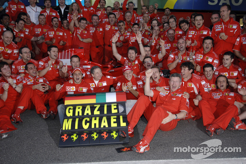 Michael Schumacher celebrates his retirement with Ferrari team members