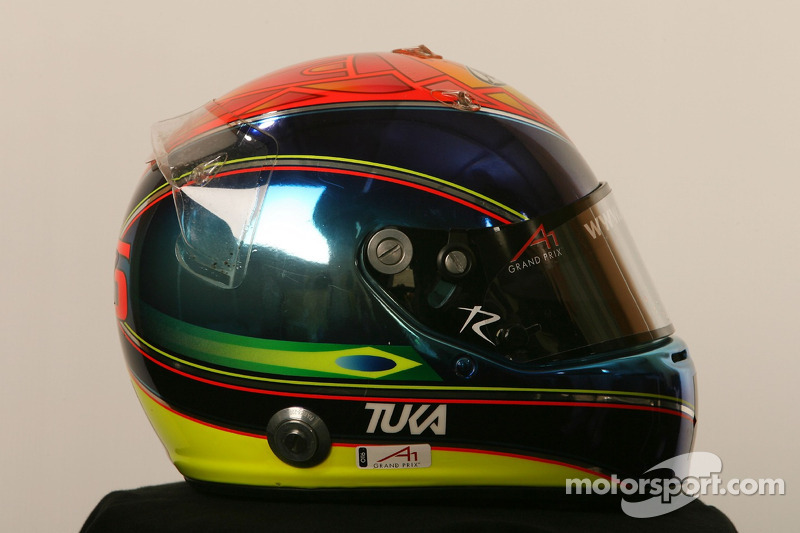 Capacete de Tuka Rocha