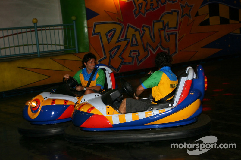 Cosmos World Theme Park, Kuala Lumpur: Tuka Rocha e Raphael Matos