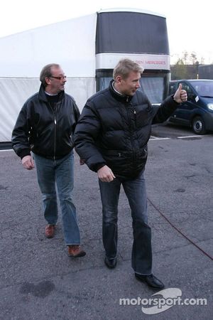 Mika Hakkinen con su manager Didier Coton