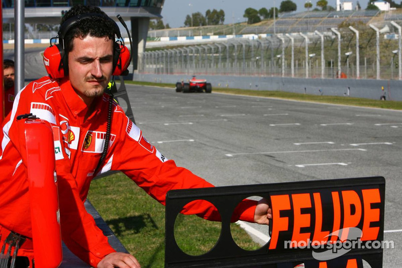 Felipe Massa pitboard