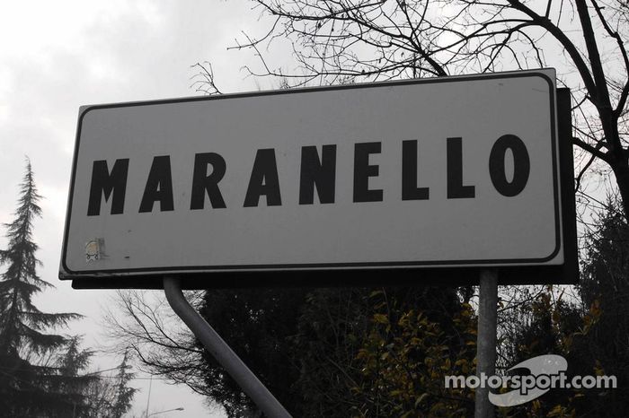 Cartel de la calle en Maranello