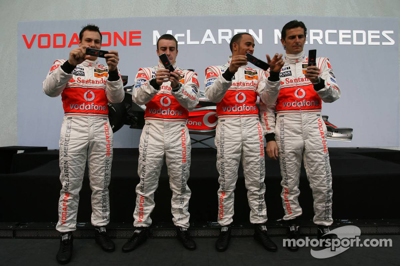 Gary Paffett, Fernando Alonso, Lewis Hamilton y Pedro de la Rosa