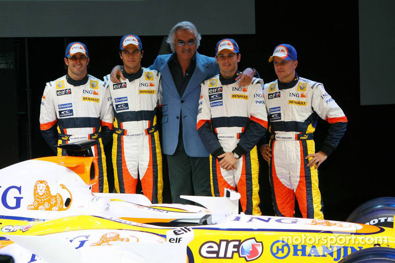 Ricardo Zonta, Nelsinho Piquet, Giancarlo Fisichella e Heikki Kovalainen com o chefe de equipe Flavio Briatore