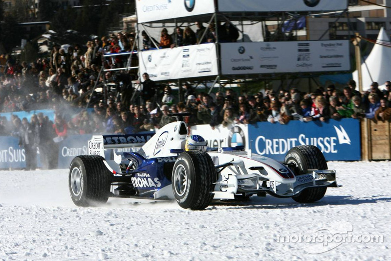 BMWザウバーのF1マシンもスイスで雪上走行