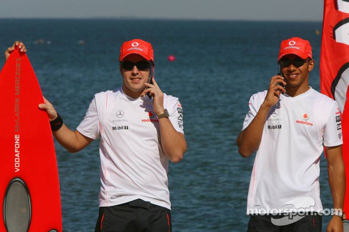 Fernando Alonso, McLaren Mercedes, y Lewis Hamilton, McLaren Mercedes