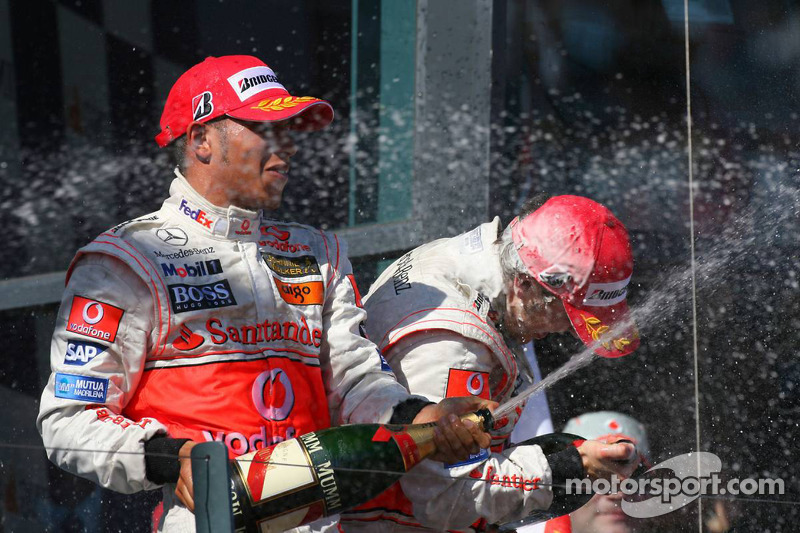 Podium: champagne for Fernando Alonso and Lewis Hamilton