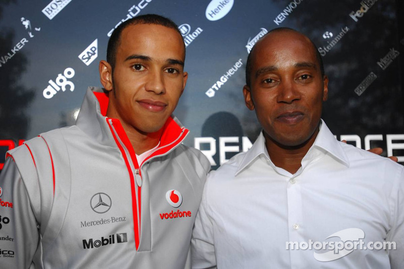 Lewis Hamilton, McLaren Mercedes, y Anthony Hamilton, padre de Lewis Hamilton