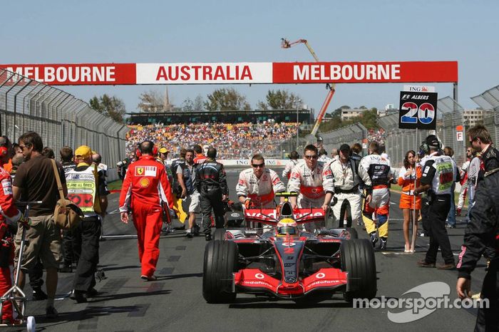 Lewis Hamilton classificou sua McLaren Mercedes MP4-22 em quarto no grid
