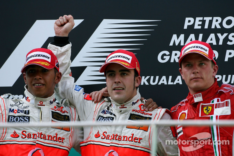 Podium: race winner Fernando Alonso with Lewis Hamilton and Kimi Raikkonen